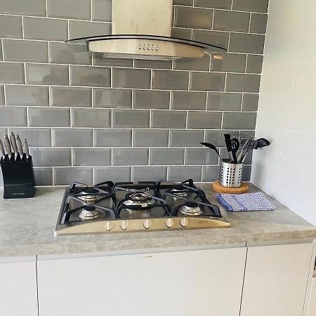 Modern Family Home With Off-Road Parking Cardiff Ngoại thất bức ảnh