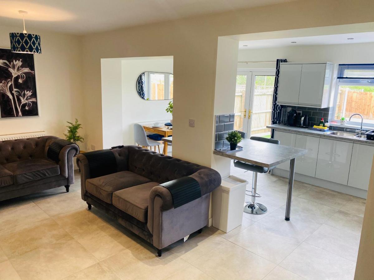 Modern Family Home With Off-Road Parking Cardiff Ngoại thất bức ảnh