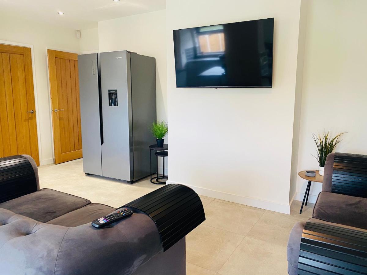 Modern Family Home With Off-Road Parking Cardiff Ngoại thất bức ảnh