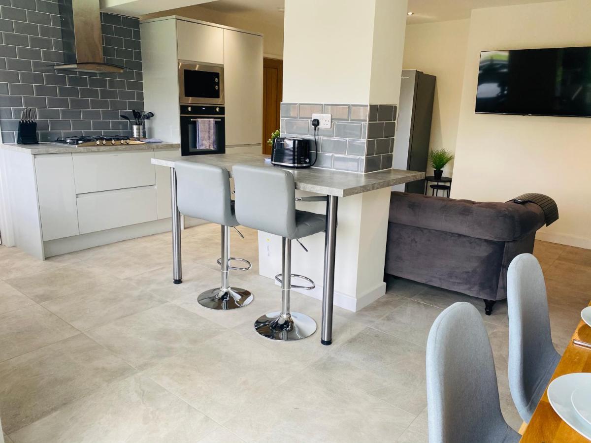Modern Family Home With Off-Road Parking Cardiff Ngoại thất bức ảnh