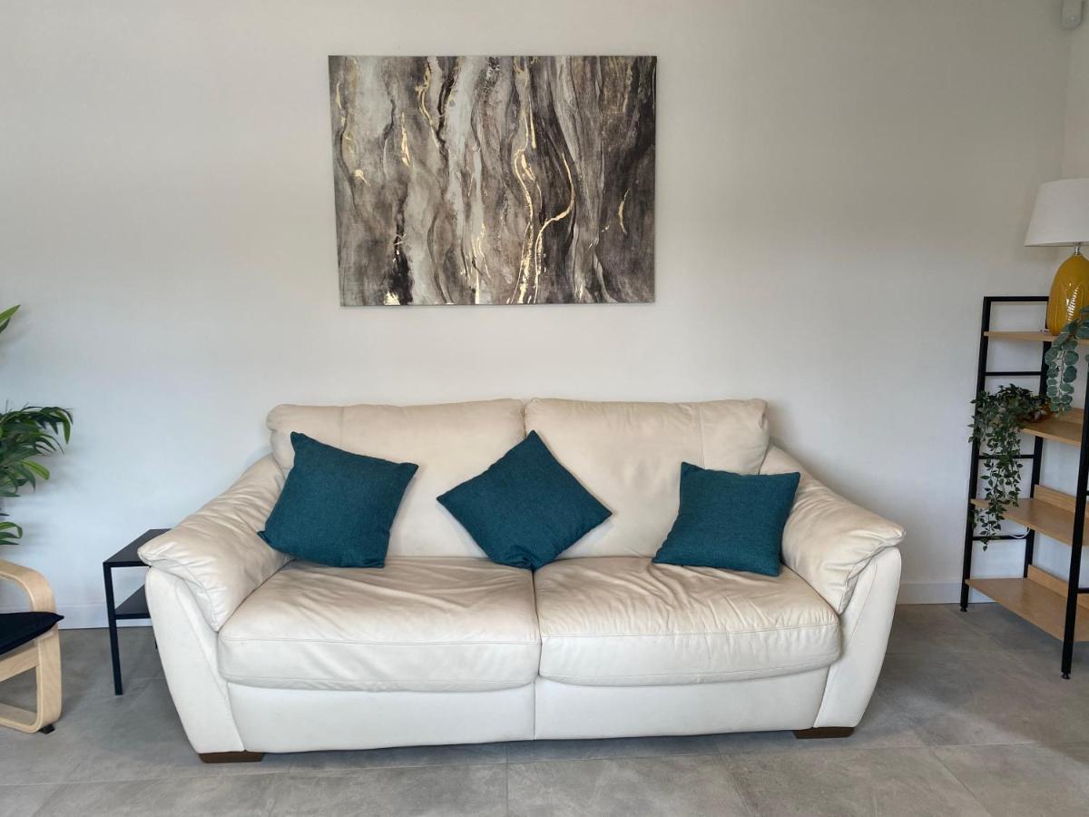 Modern Family Home With Off-Road Parking Cardiff Ngoại thất bức ảnh