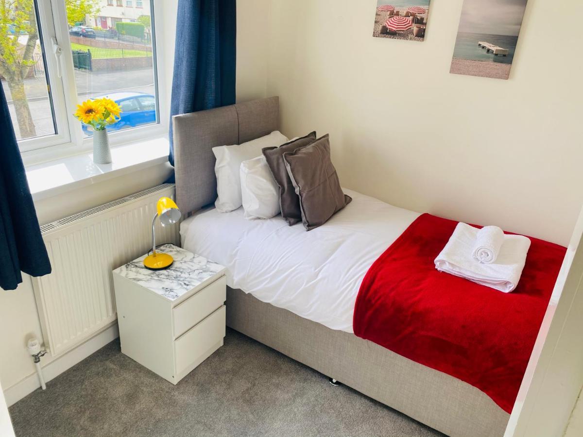 Modern Family Home With Off-Road Parking Cardiff Ngoại thất bức ảnh